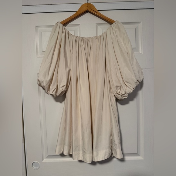 BCBGMaxAzria Dresses & Skirts - BCBGMAXAZRIA BCBG MaxAzria Balloon Peasant Adelaide Cream Off Shoulder Dress